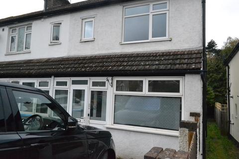 2 bedroom end of terrace house to rent, Godstone Road