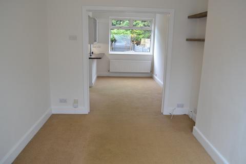 2 bedroom end of terrace house to rent, Godstone Road