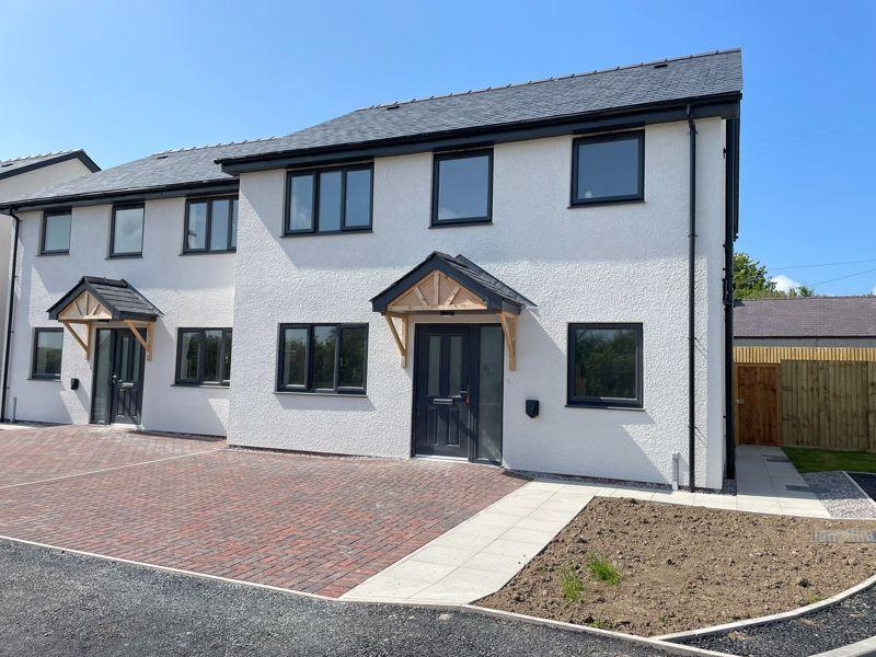 Llanfachraeth, Anglesey 3 bed property for sale £240,000