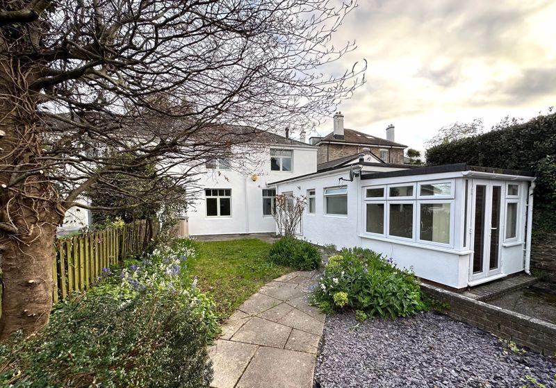 Albert Road, Saltash 2 bed cottage £900 pcm (£208 pw)