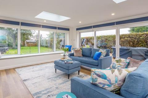 17 Oak Close, Chichester, PO19 3AJ