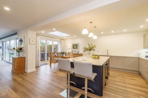 17 Oak Close, Chichester, PO19 3AJ
