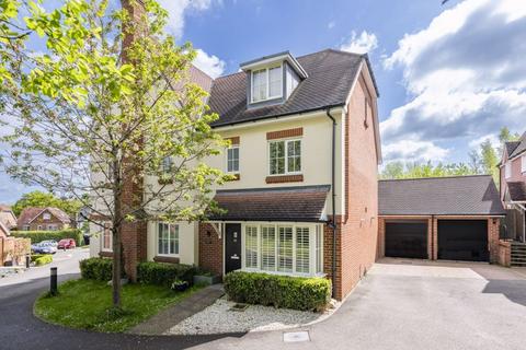 4 bedroom semi-detached house for sale, Larch End, Uckfield