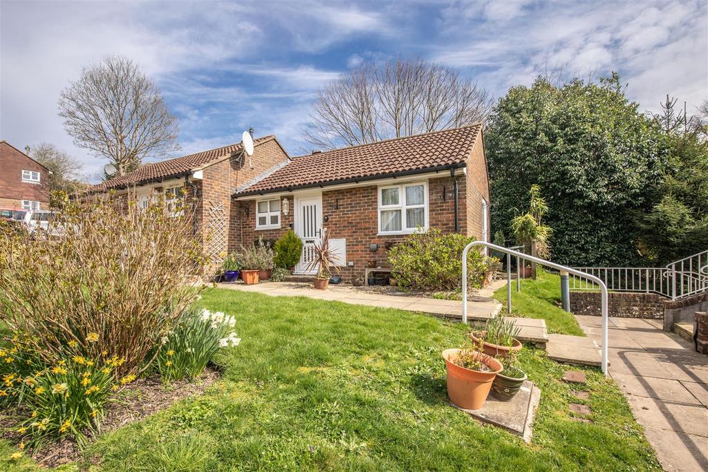 Mutton Hall Hill, Heathfield 1 bed semidetached bungalow for sale £
