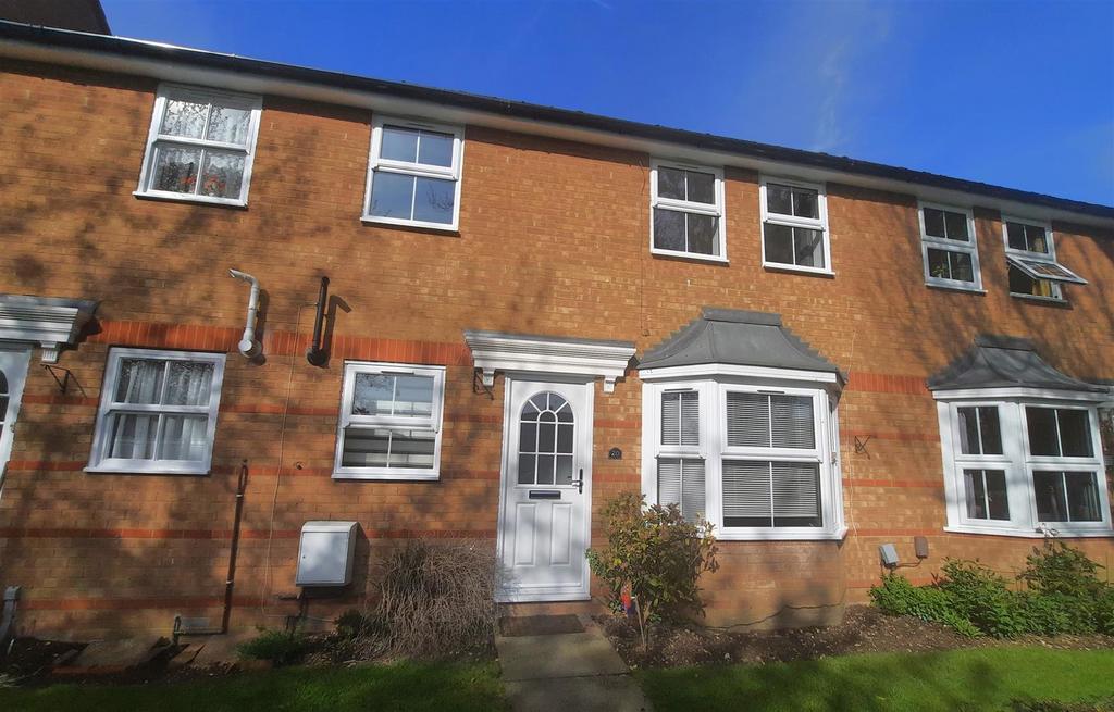 Lee Close, Stanstead Abbotts, Ware 2 bed terraced house for sale £300,000