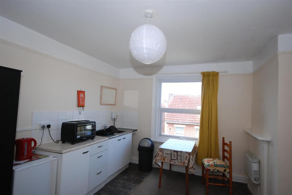 ASHBURTON RD, Southsea, Portsmouth 1 bed house £450 pcm (£104 pw)