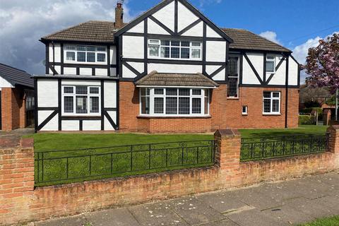 4 bedroom detached house for sale, Vivian Avenue, Grimsby, N.E. Lincs, DN32 8QF