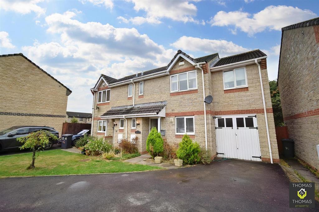Forbes Close, Abbeymead 4 bed semidetached house £1,400 pcm (£323 pw)
