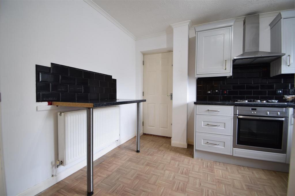 Forbes Close, Abbeymead 4 bed semidetached house £1,400 pcm (£323 pw)