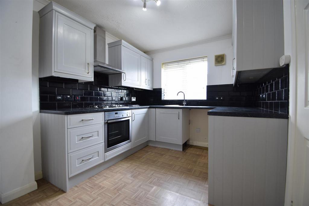 Forbes Close, Abbeymead 4 bed semidetached house £1,400 pcm (£323 pw)