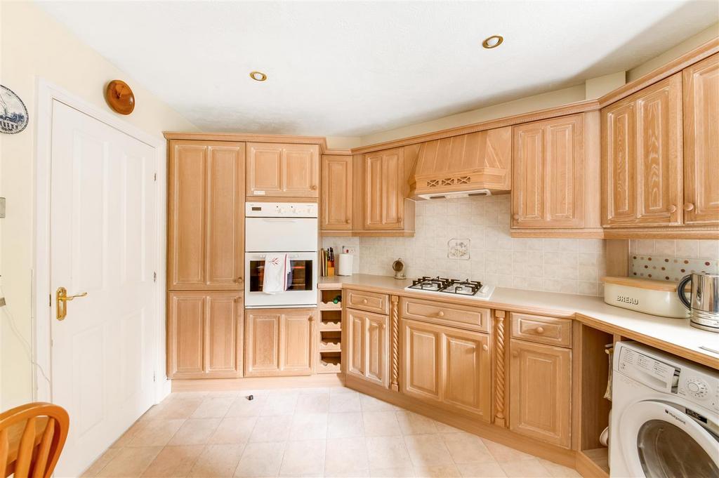 Kitchen (2).jpg