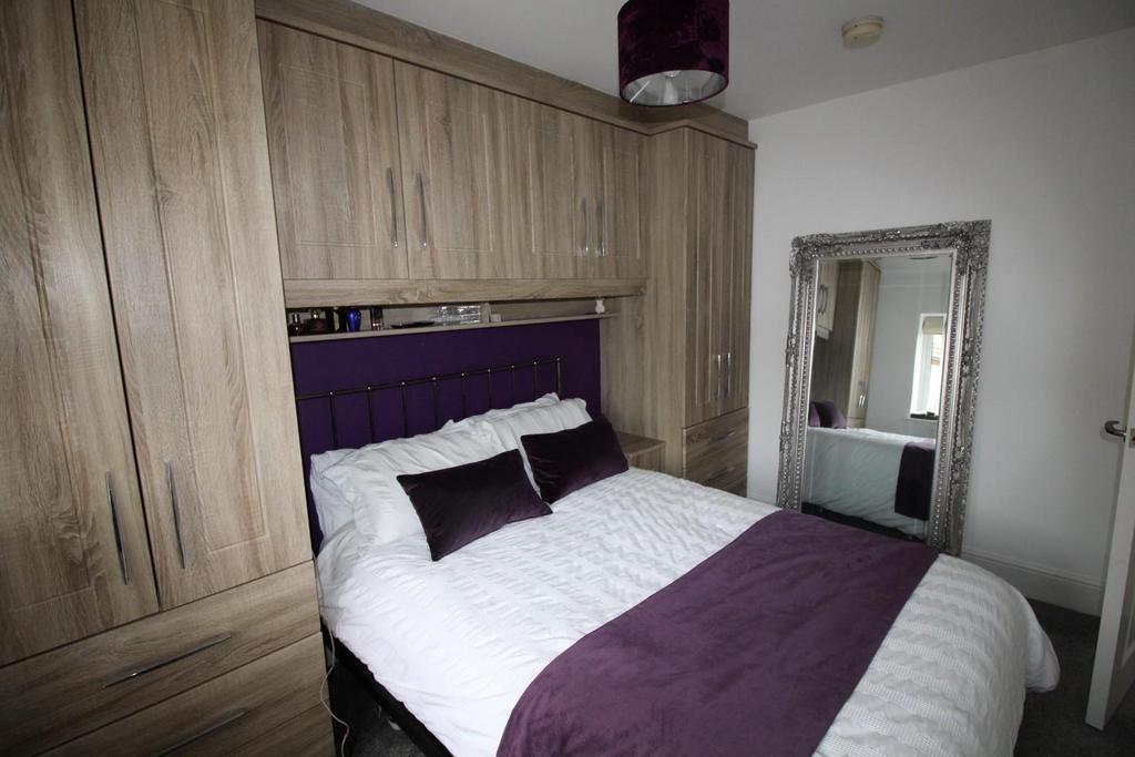 Smalewell Road, Pudsey, LS28 8HU 2 bed terraced house £850 pcm (£196 pw)