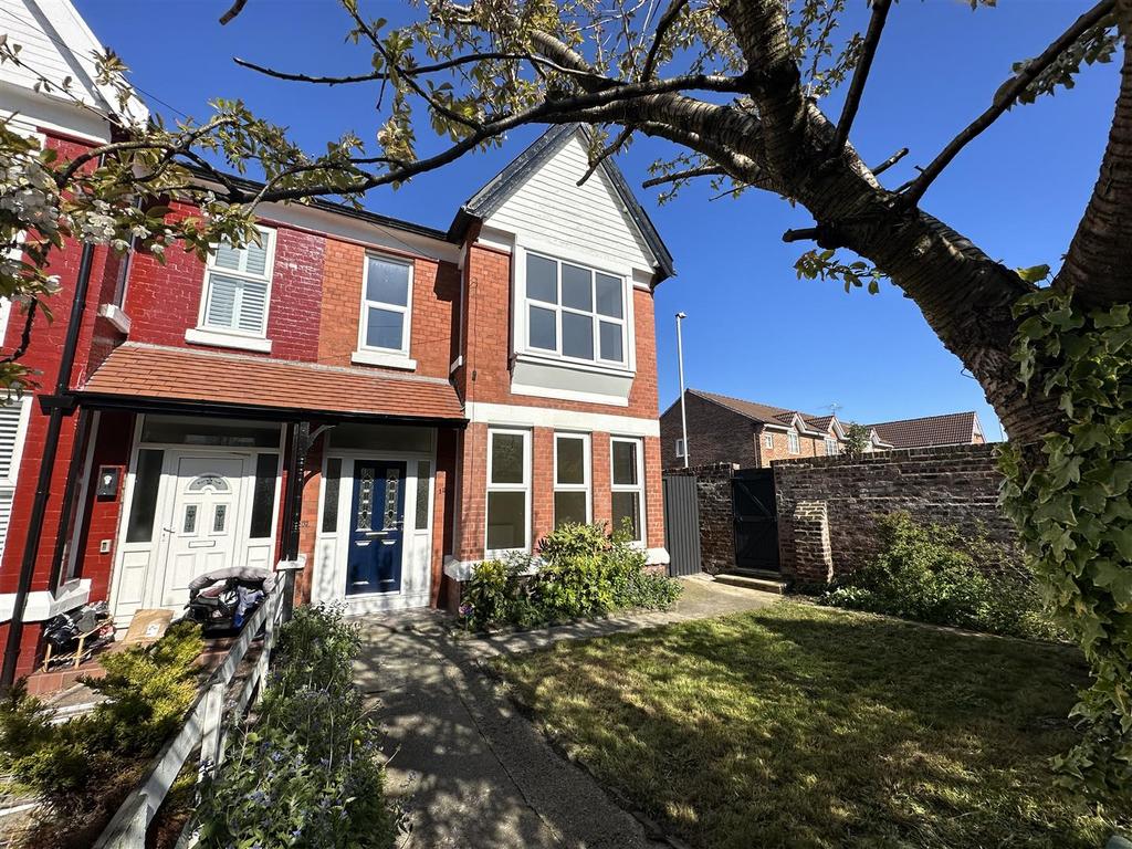 Sefton Road, Wallasey 4 bed semidetached house £900 pcm (£208 pw)