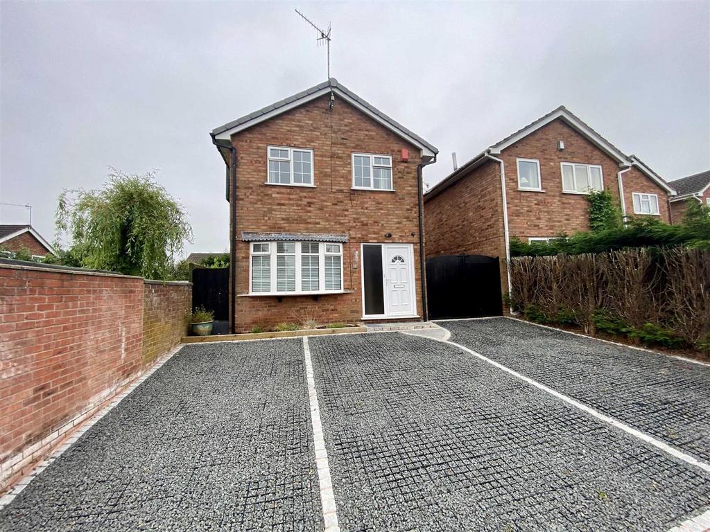 Burrington Drive, Trentham, StokeonTrent 3 bed detached house to rent £1,050 pcm (£242 pw)