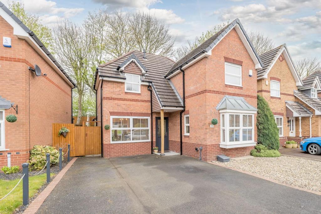 Kinloch Drive, Earls Keep, Dudley 3 bed detached house £300,000