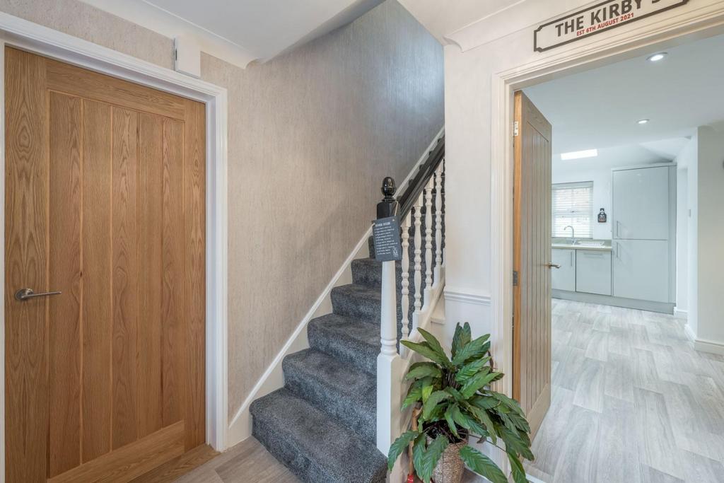 Kinloch Drive, Earls Keep, Dudley 3 bed detached house £300,000