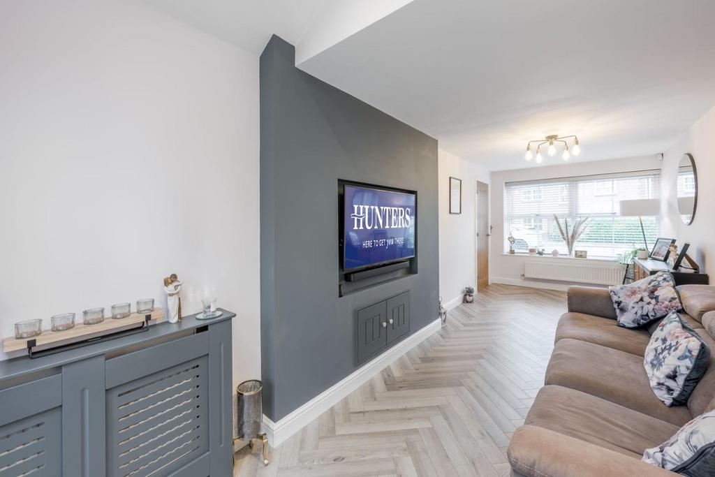 Kinloch Drive, Earls Keep, Dudley 3 bed detached house £300,000