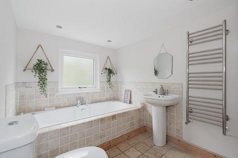 89 Ashurst Road, Tadworth, KT20 5EY