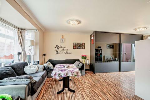 15 Burnside Road, Harrogate, HG1 2BG