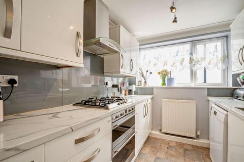 15 Burnside Road, Harrogate, HG1 2BG
