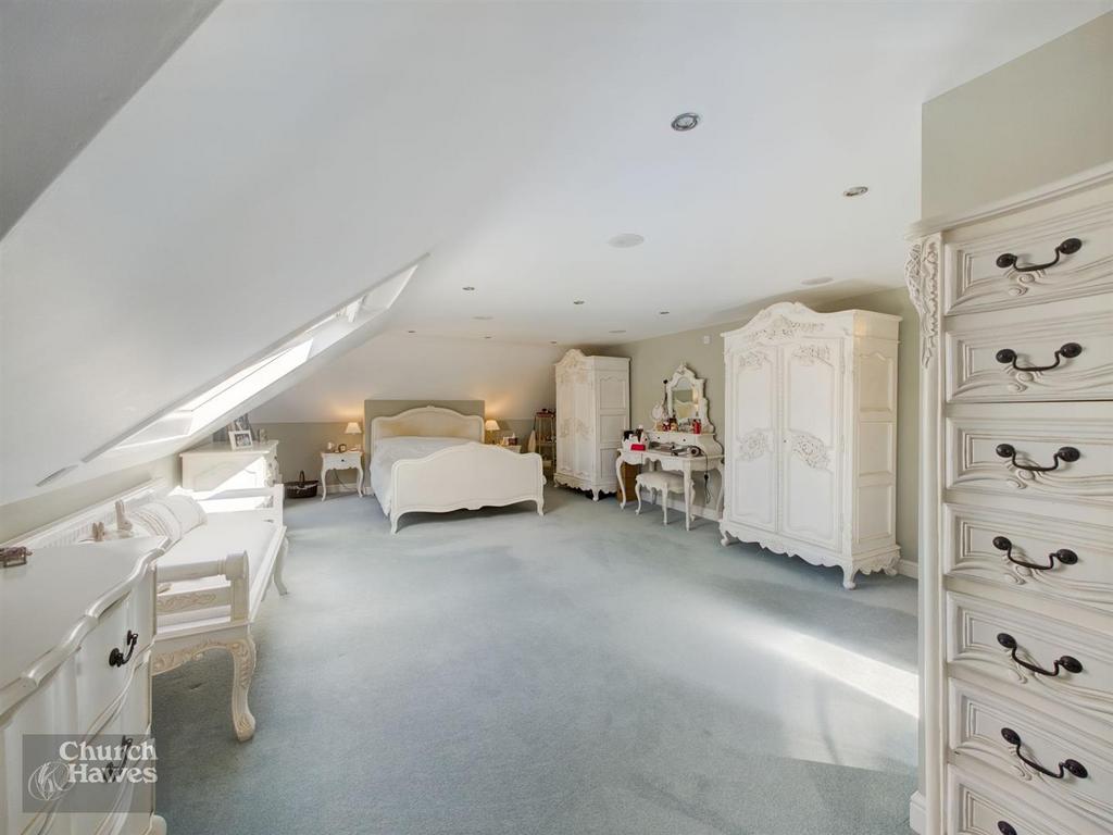 Wellands Close, Wickham 5 bed detached house for sale £900,000