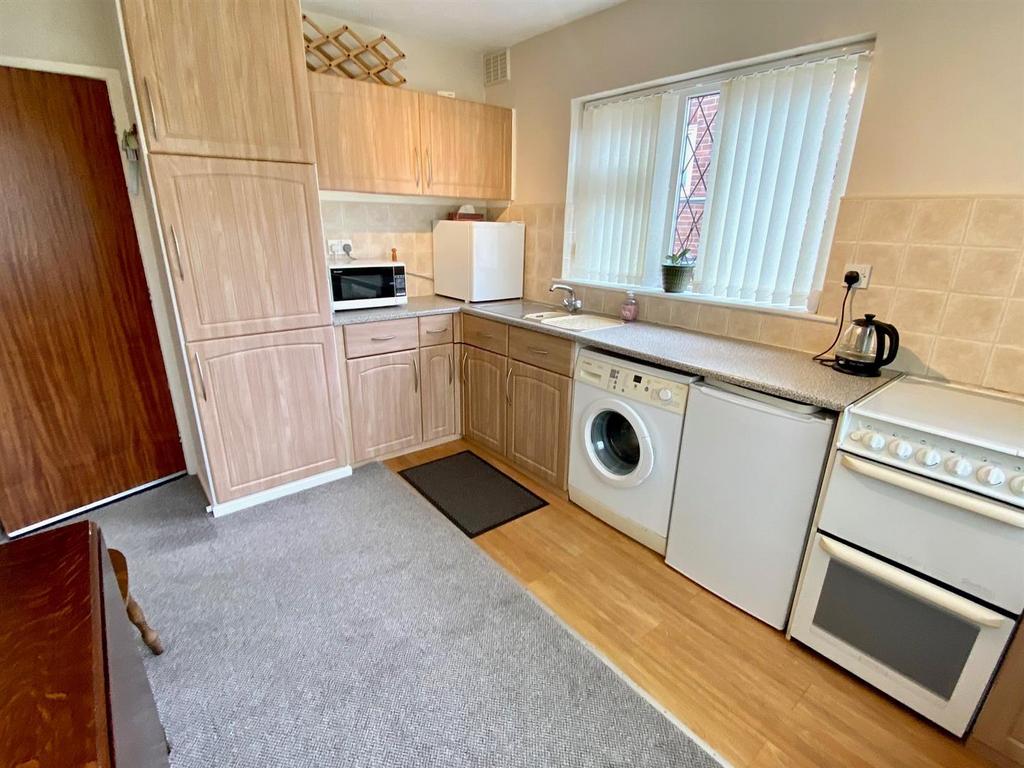 Hepworth Lane, Mirfield 2 bed semidetached bungalow for sale £210,000