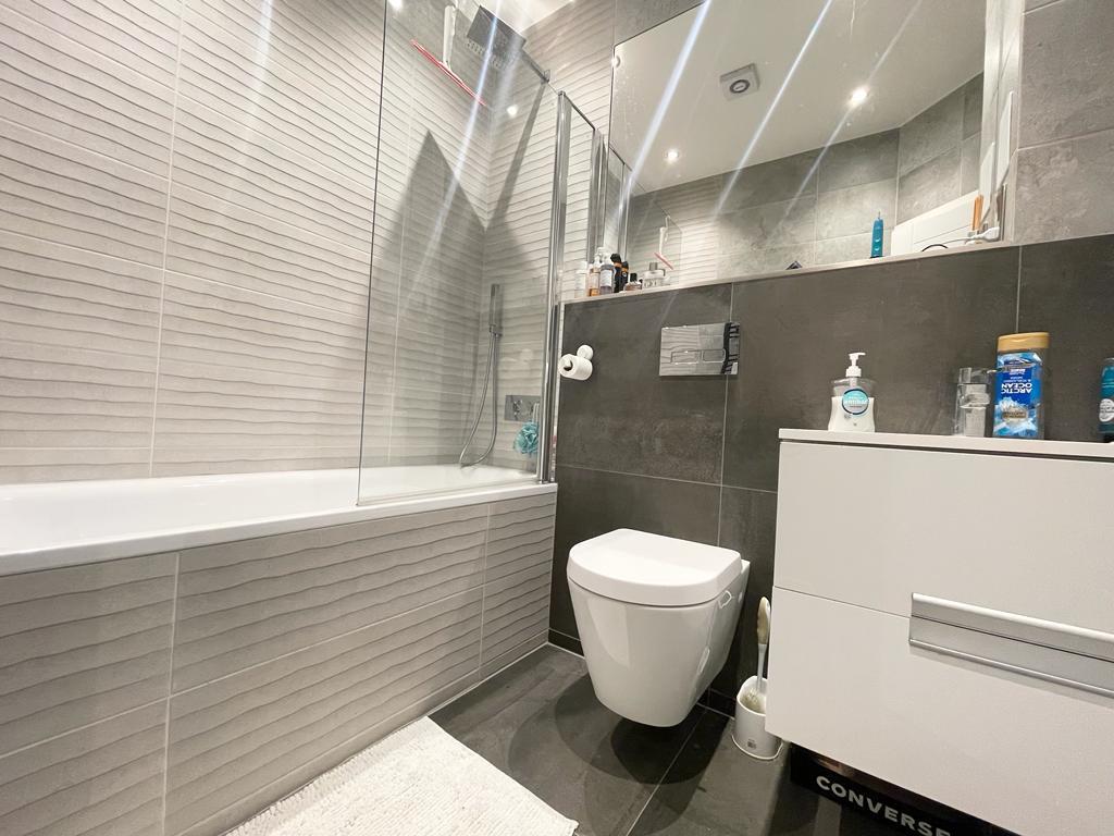 Park Road, Gloucester 2 bed apartment £159,950