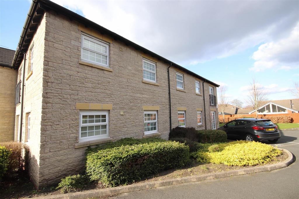 Redfield Croft, Leigh, WN7 1EN 2 bed flat £725 pcm (£167 pw)