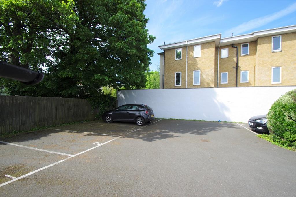 North West, Woodford Road, Watford, WD17 1 bed apartment £1,200 pcm