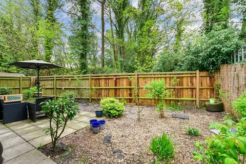 2 bedroom ground floor flat for sale - South Road, Haywards Heath, West Sussex
