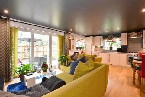 2 bedroom ground floor flat for sale - South Road, Haywards Heath, West Sussex