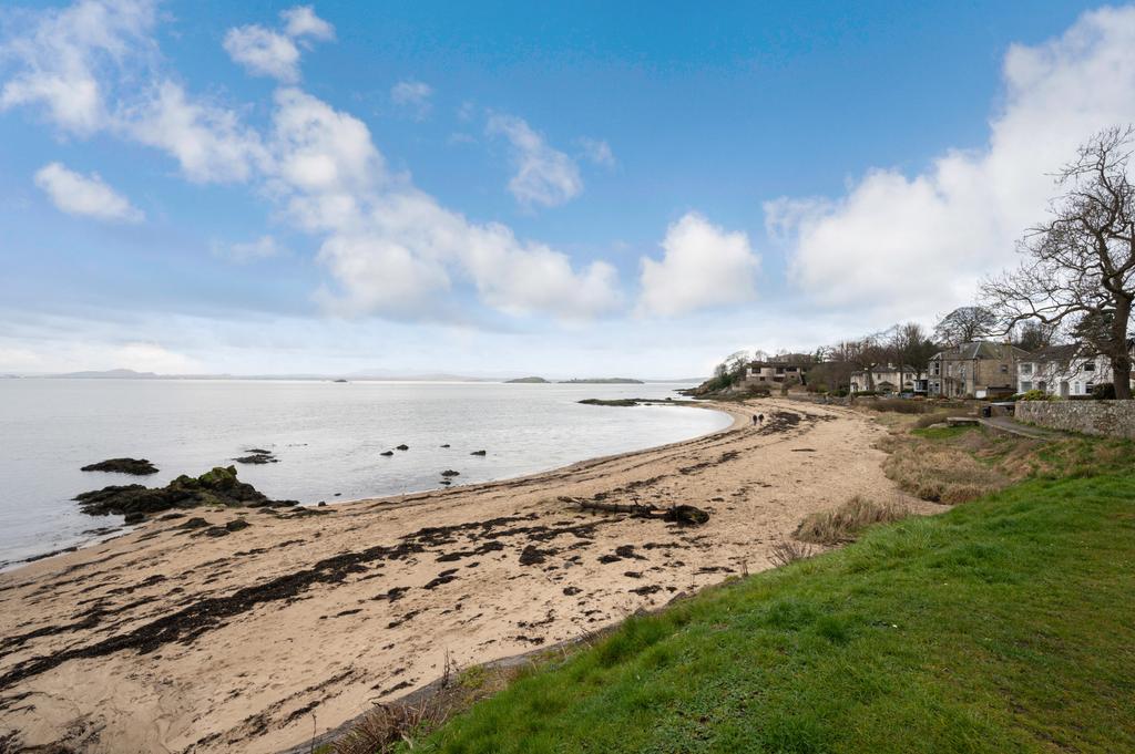 12 Seaside Place, Aberdour BURNTISLAND KY3 0TX 3 bed flat £235,000