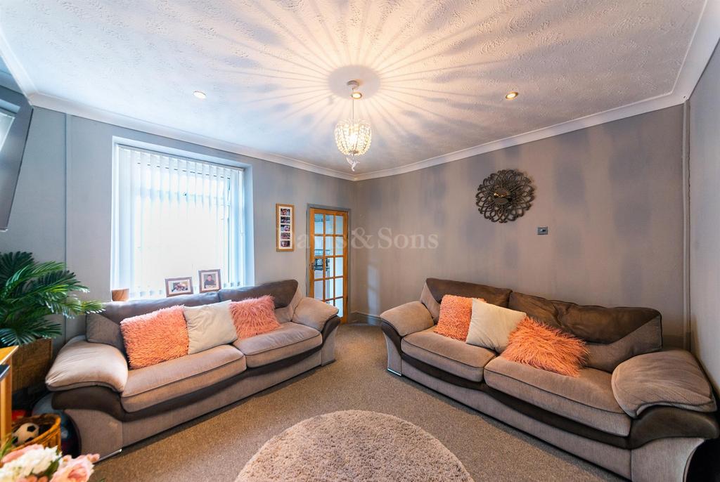 Chapel Farm Terrace, Cwmcarn, Newport. NP11 3 bed end of terrace house
