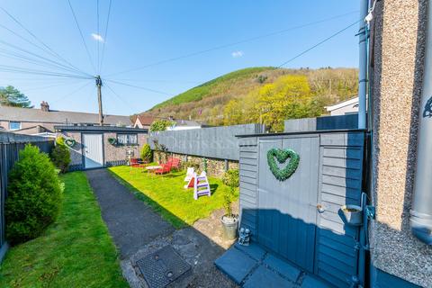 3 bedroom end of terrace house for sale, Chapel Farm Terrace, Cwmcarn, Newport. NP11