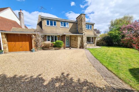 32 The Avenue, Wraysbury, Staines, TW19 5HA