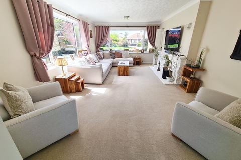 32 The Avenue, Wraysbury, Staines, TW19 5HA