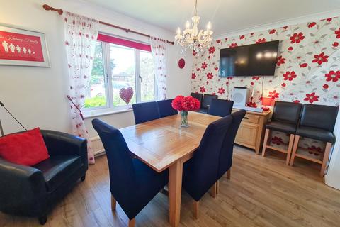 32 The Avenue, Wraysbury, Staines, TW19 5HA