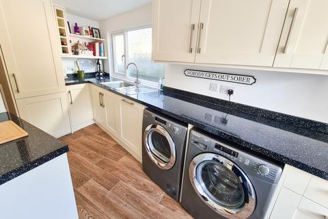 32 The Avenue, Wraysbury, Staines, TW19 5HA