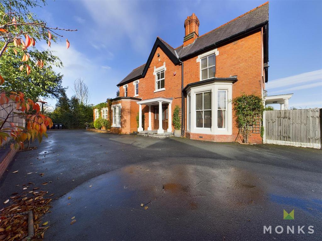 Morda Road, Oswestry 2 bed apartment £950 pcm (£219 pw)
