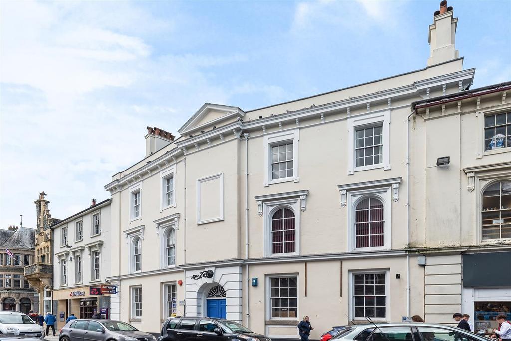 Newmarket Court, Tavistock 2 bed apartment £850 pcm (£196 pw)