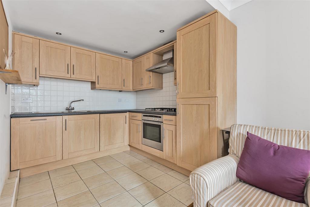 Newmarket Court, Tavistock 2 bed apartment £850 pcm (£196 pw)