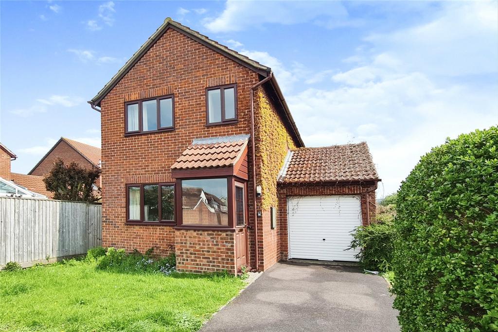 Gloucester Walk, Westbury 3 bed detached house for sale £285,000