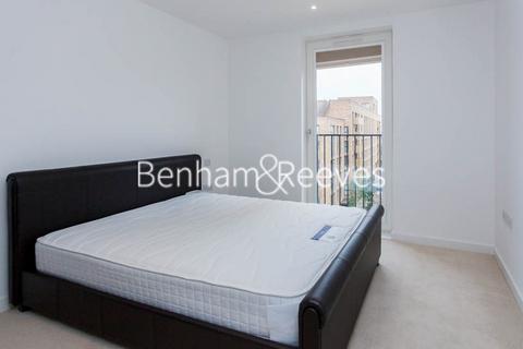 2 bedroom apartment to rent - Royal Victoria Gardens, Whiting Way SE16