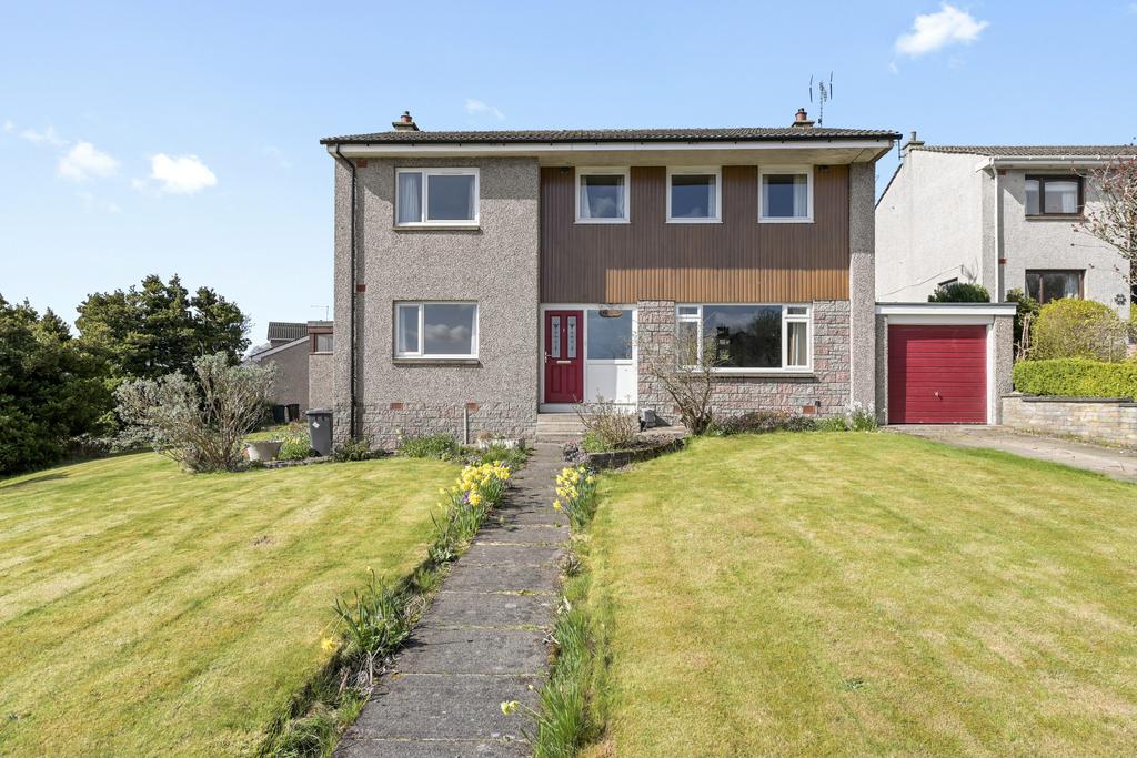 1 Mauricewood Park, Penicuik, EH26 0BP 4 bed detached house - £335,000