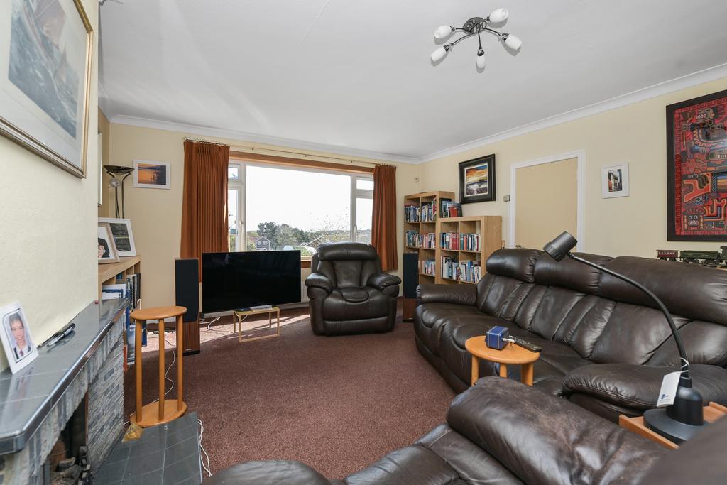 1 Mauricewood Park, Penicuik, EH26 0BP 4 bed detached house £335,000