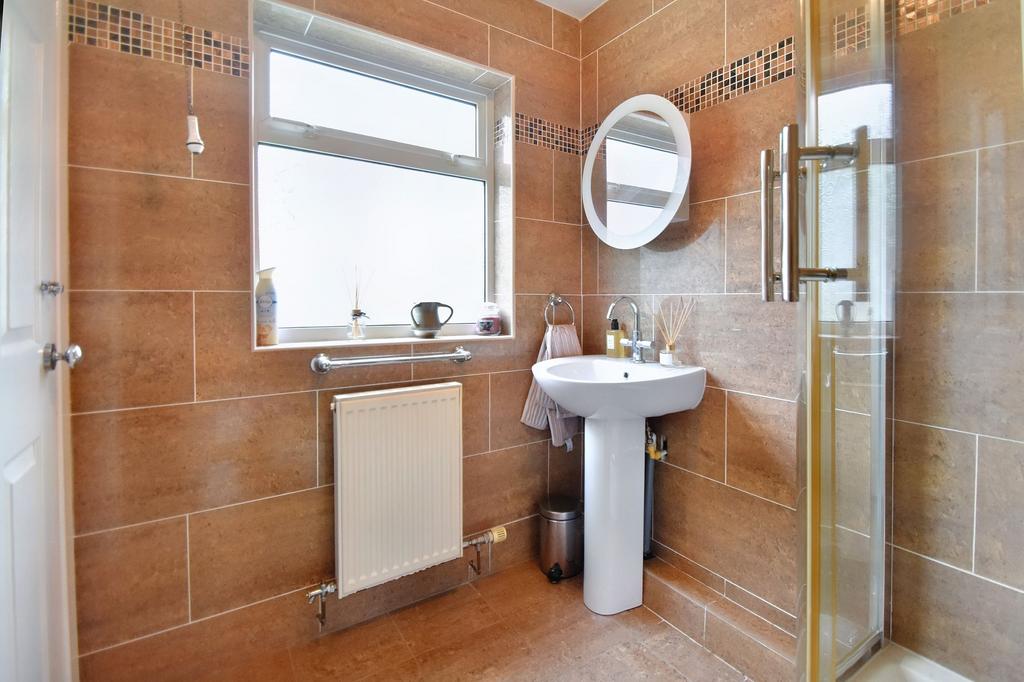 Downstairs Bedroom En-suite