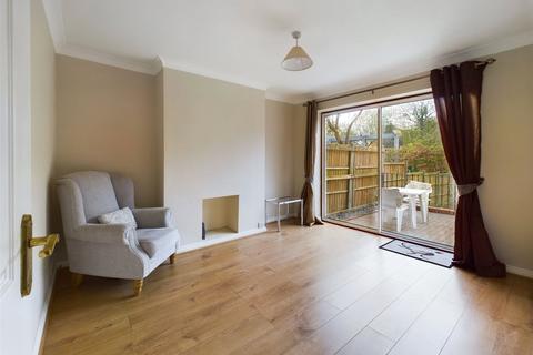 15 Bryanstone Grove, Guildford, GU2 9UL