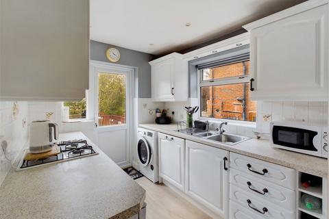 15 Bryanstone Grove, Guildford, GU2 9UL