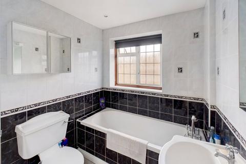15 Bryanstone Grove, Guildford, GU2 9UL