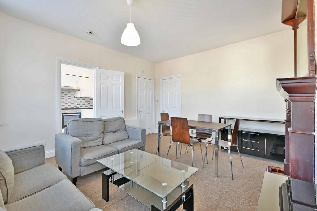 Anson Road, Cricklewood, NW2 2 bed flat £2,080 pcm (£480 pw)